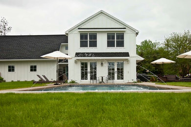 Cottage exterior home idea in Detroit