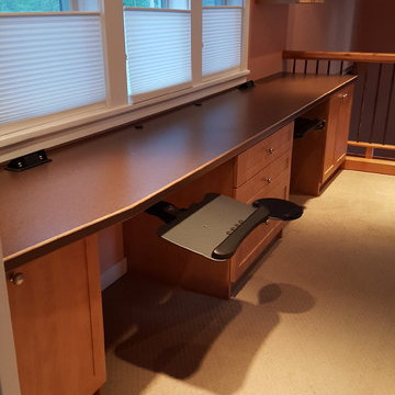 Small clean home office design