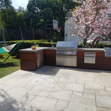 Contemporary L-shaped Island in Encino