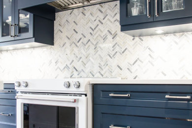 Transitional kitchen photo in Toronto