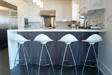 Example of a trendy kitchen design in Los Angeles