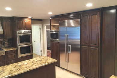 Example of a kitchen design in San Francisco