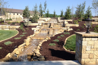 Inspiration for a rustic landscaping in Kansas City.