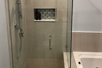 Bathroom - contemporary bathroom idea in New York