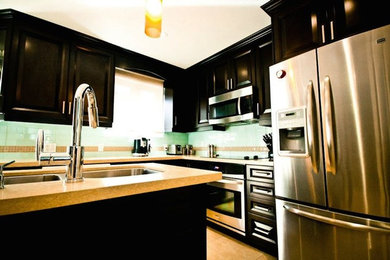 Kitchen photo in Toronto