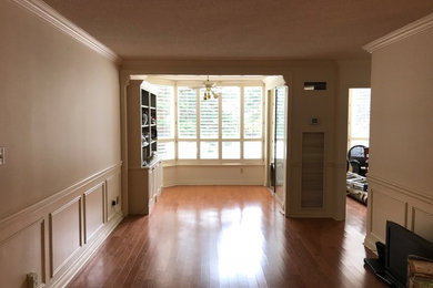 Living room - traditional living room idea in Toronto