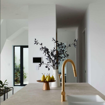 Private House Vanquish. Kitchen countertop in Diamond Cream - I Naturali series