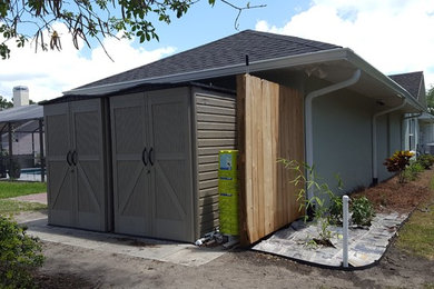 Inspiration for a mid-sized arts and crafts attached shed and granny flat in Tampa.