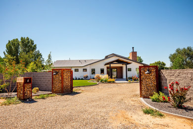 Transitional entryway photo in Albuquerque
