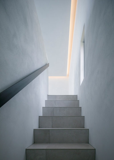 コンテンポラリー 階段 by 一級建築士事務所シンクスタジオ