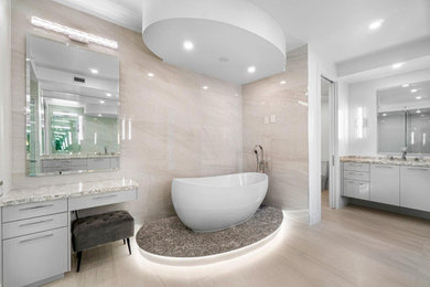 Example of a minimalist bathroom design in Miami