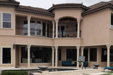 Example of a tuscan home design design in Houston