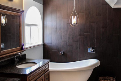 Example of a bathroom design in Ottawa