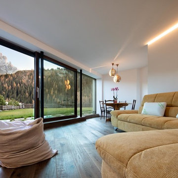 Wohnzimmer, Küche in Altholz, begehbarer Schrank - Cucina in legno vecchio, sogg