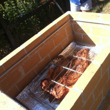 Brick roast pig box