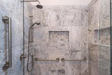 ミネアポリスにあるトラディショナルスタイルのおしゃれな浴室の写真