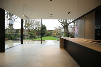 Inspiration for a large modern home in London.