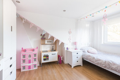 Contemporary kids' room in Glasgow.