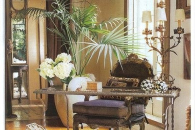 Inspiration for a tropical home design in Miami.