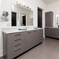 Grande Point Manor - Bathroom Vanity Lighting