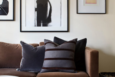 Example of a trendy living room design in Toronto