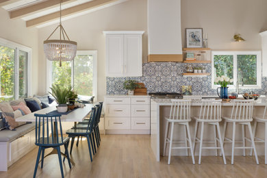 Example of a beach style kitchen design in Los Angeles