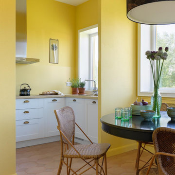 Дом на берегу Клязьминского водохранилища. Кухня-столовая