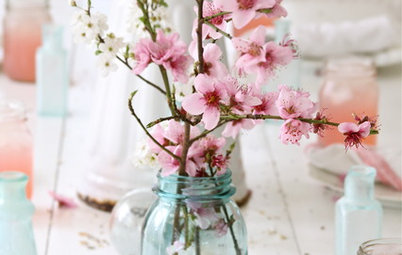 10 Beautifully Blossoming Spring Centerpieces
