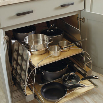 Diamond Cabinets: Base Pots and Pans Pull-out