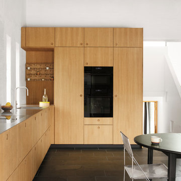 BASIS Natural Oak