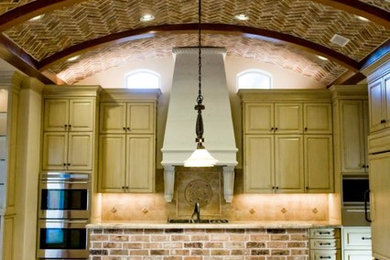 Kitchen - rustic kitchen idea in Houston