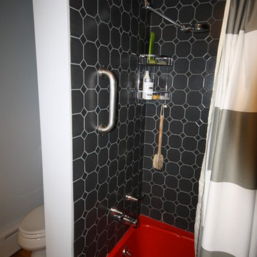 Gray palette contemporary bath remodel (Jeanne Clark)