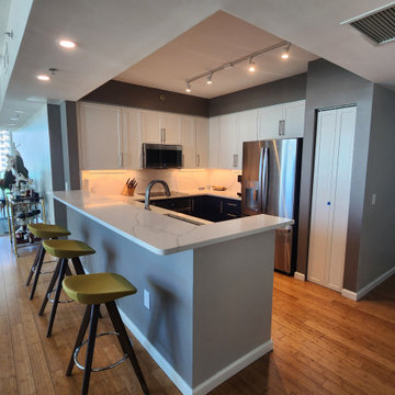 Beautiful Transitional Kitchen Remodel Done in a Two-Tone Color