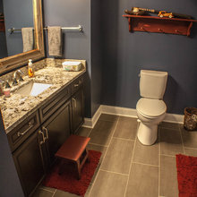 Boys'/Hall bath