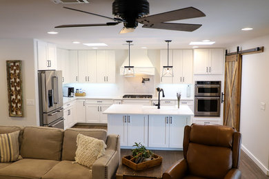 Inspiration for a farmhouse kitchen remodel in Phoenix