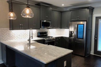 Example of a kitchen design in Atlanta