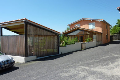 Photo of a contemporary garage in Clermont-Ferrand.
