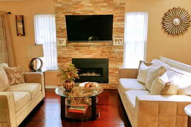 Trendy living room photo in Detroit