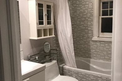 Inspiration for a contemporary bathroom remodel in Toronto