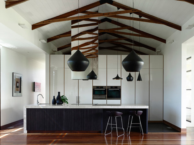Kitchen by Minett Studio Architecture and Design