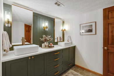 Example of a classic bathroom design in Minneapolis