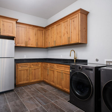 Modern: 4,950 ft², 4 BR/4 BA/2 ST home