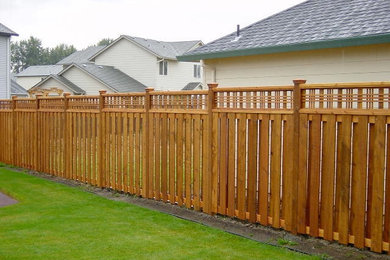Good Neighbor Fence with Lattice Top