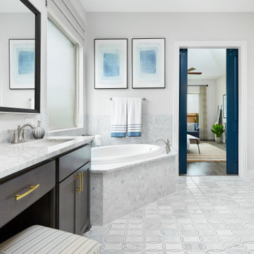 San Antonio, Texas | Gruenefield - Classic Tulane Owner's Bathroom