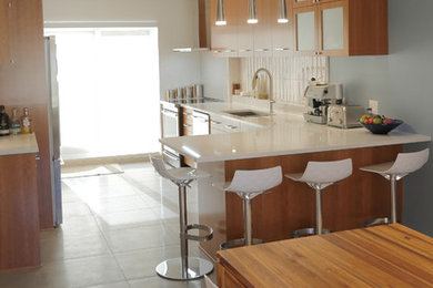 Inspiration for a contemporary kitchen remodel in Montreal