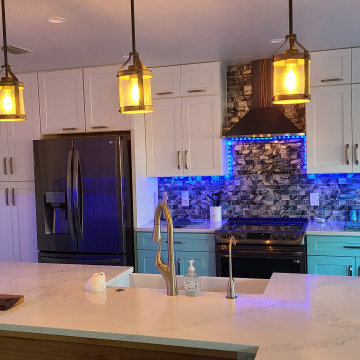 Contemporary Kitchen Remodel Done in a Two-Tone Color