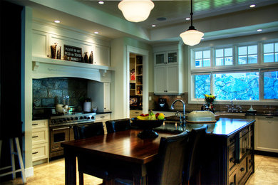 Home design - transitional home design idea in Vancouver