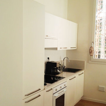 Cucina dalle linee semplici e pulite
