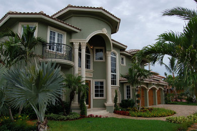 Home design - tropical home design idea in Miami