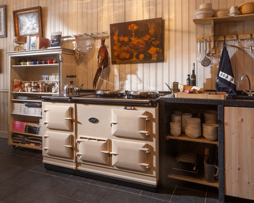 Landhausstil küchen mit beigefarbener küchenrückwand ideen ... Küche landhausstil grau